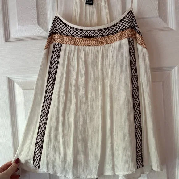 Embroidered Tank Top - Picture 3 of 6